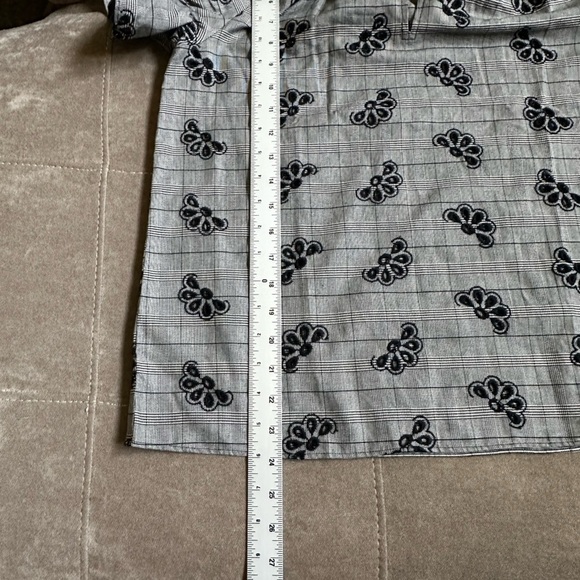 Ann Taylor Black and White Embroidered Blouse - Picture 7 of 7